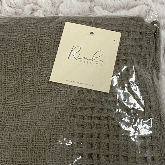 NEW Knit Infinity Soft Grey Taupe Scarf Ladies who lunch - Picture 2 of 3